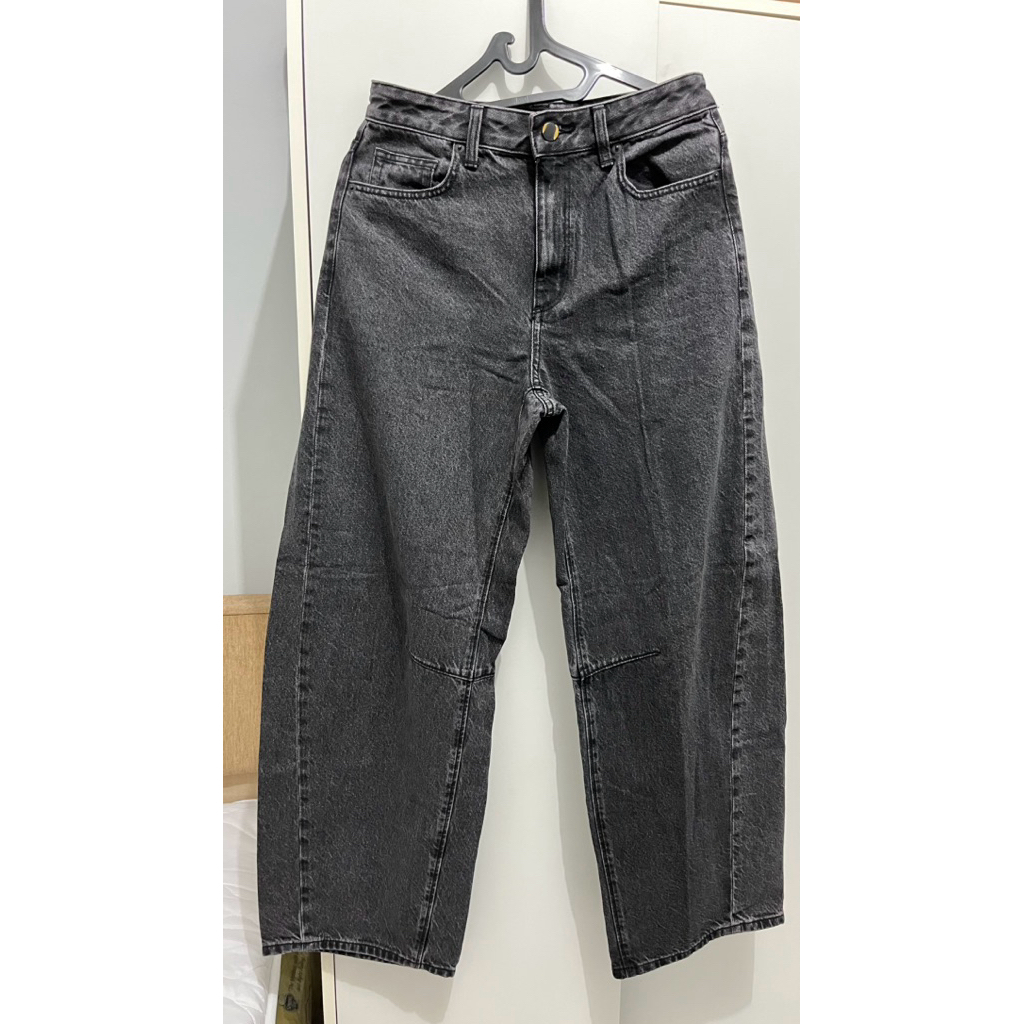 GU barrel jeans