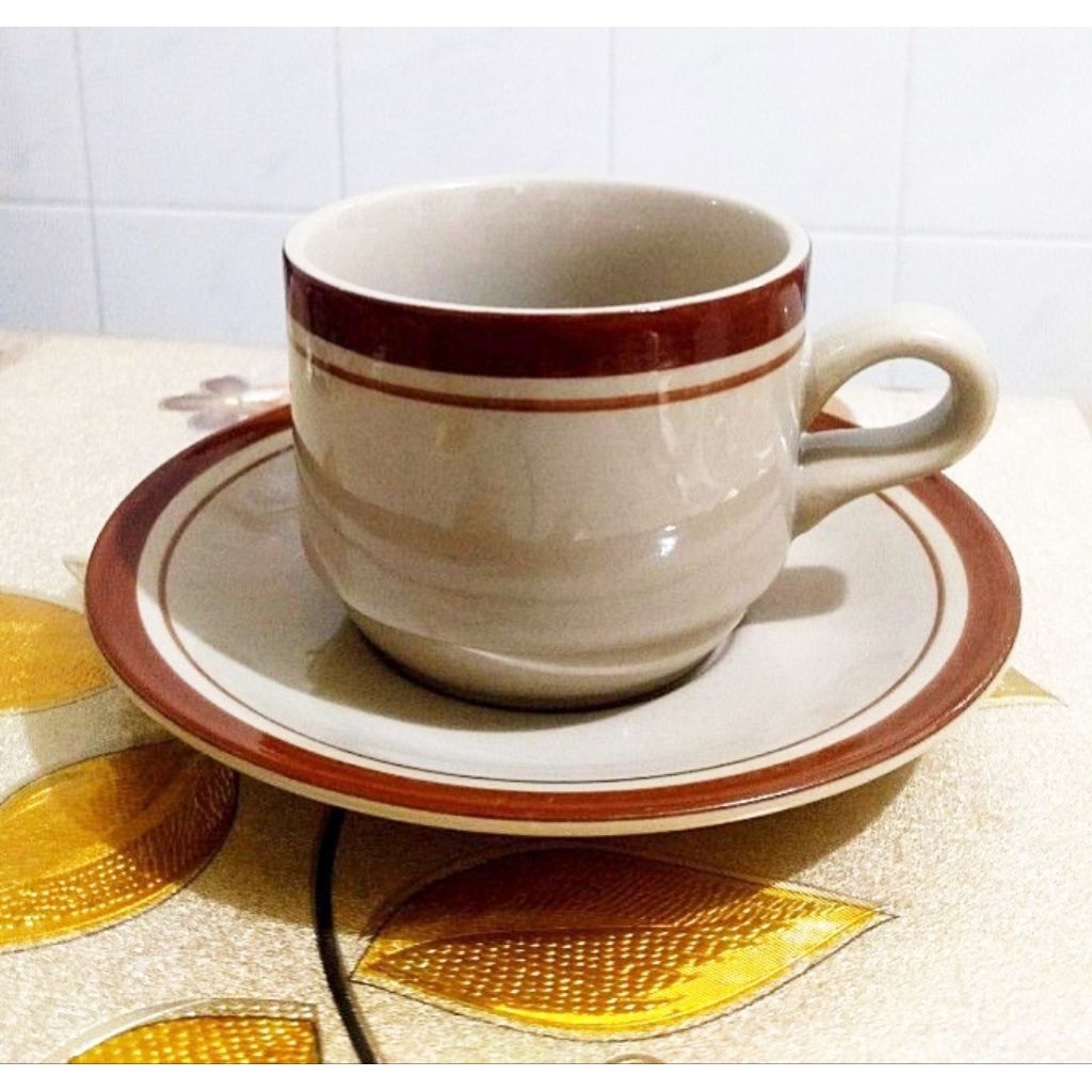 Cangkir Kopi  Keramik Coklat dan Tatakan Lucky fine