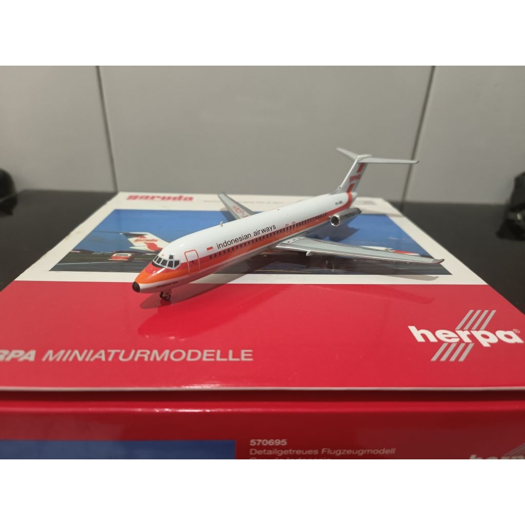 Diecast Garuda Indonesia Douglas DC-9 GNH Old 80's Herpa 1:200