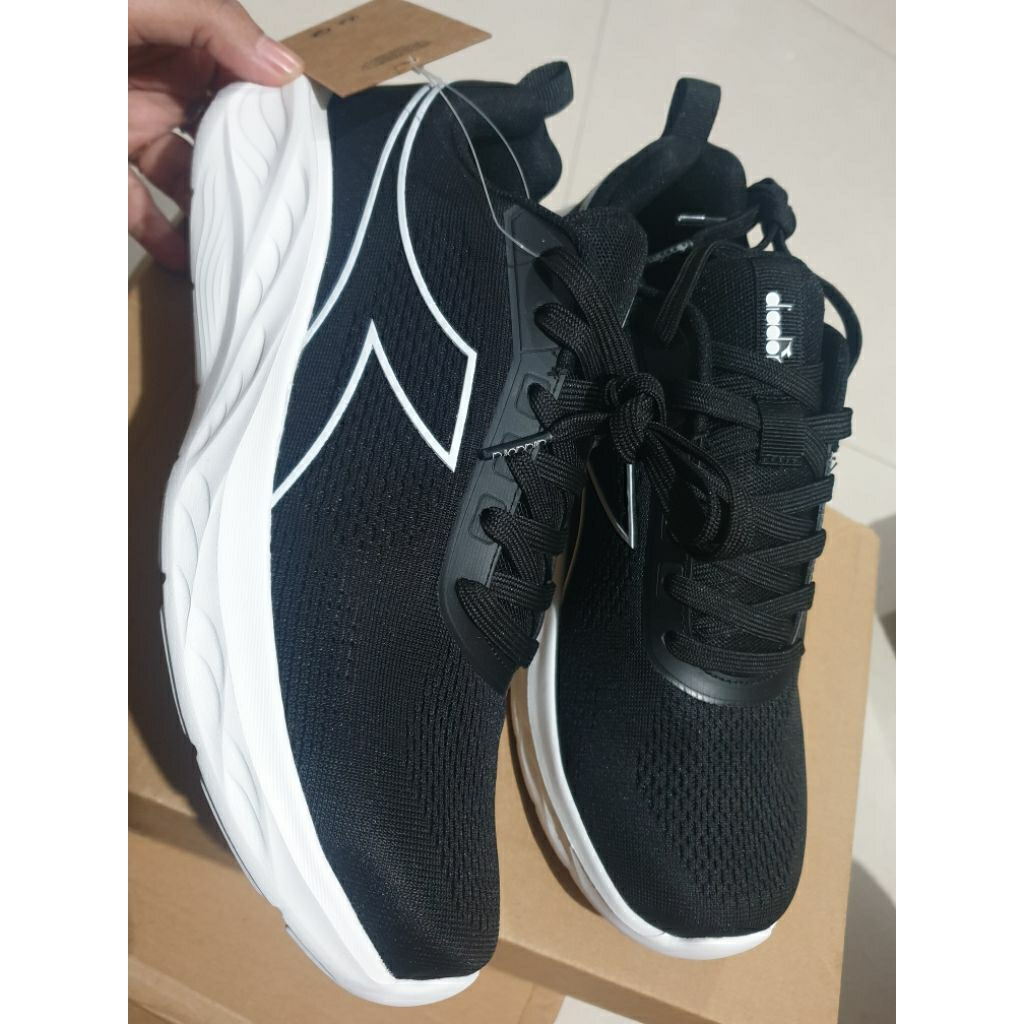 sepatu diadora maleo size 41 / sepatu sekolah warna hitam