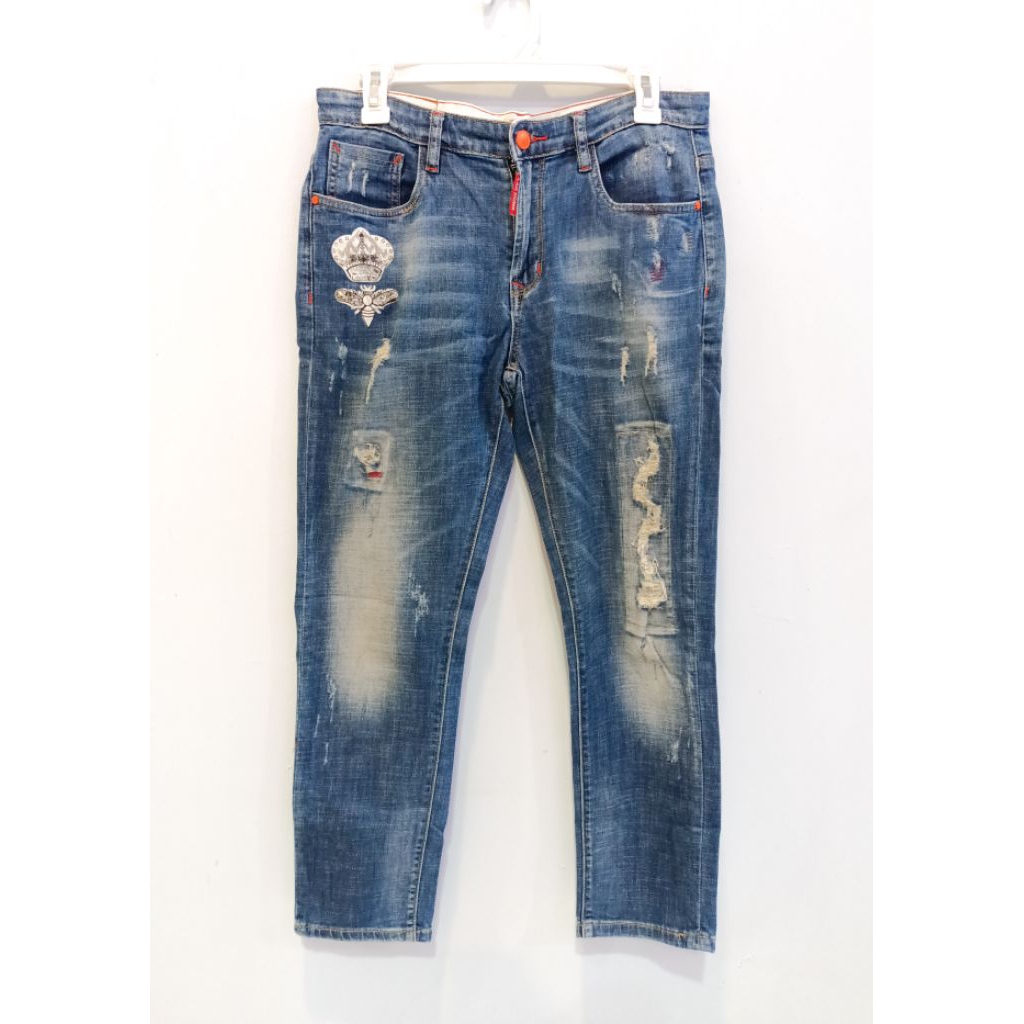 Celana jeans motif sobek sobek wanita kekinian