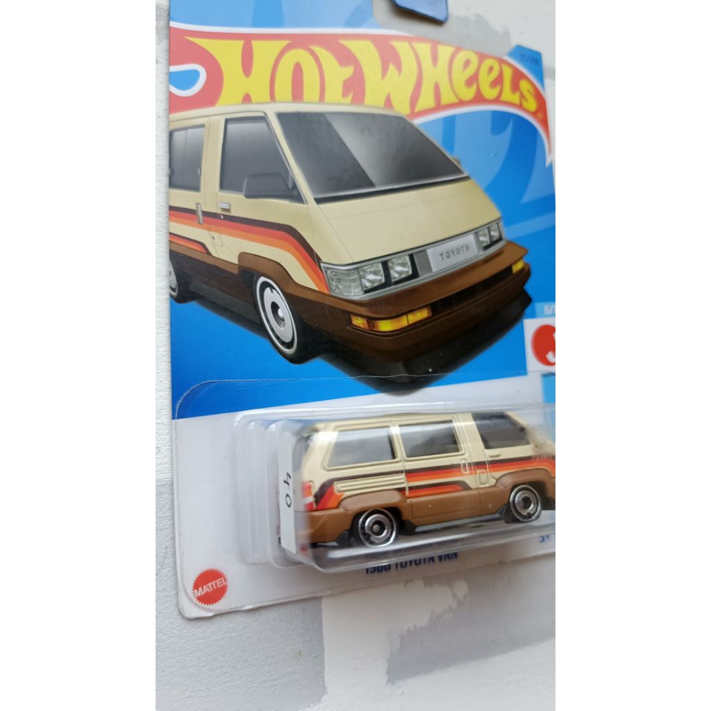 Hot wheels toyota van cream