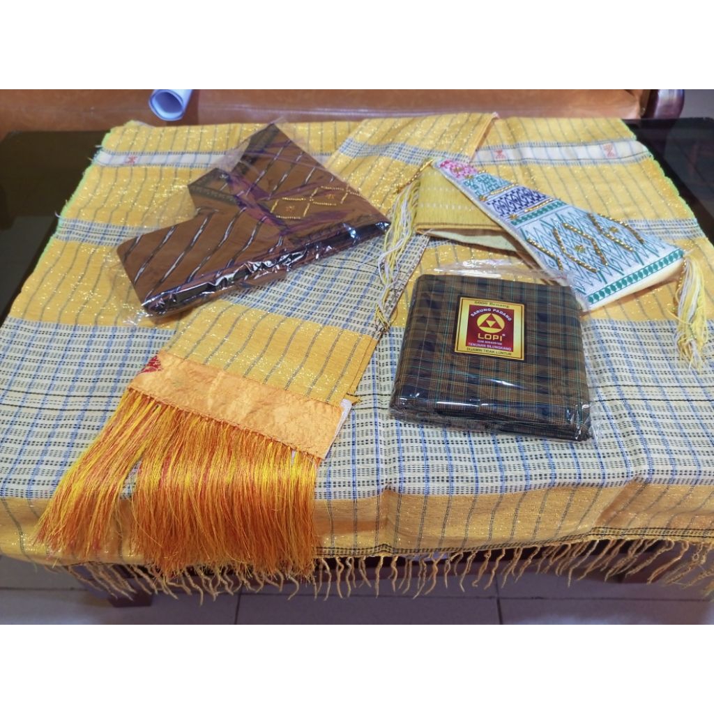 Set Hiou/ Ulos Pengantin Simalungun