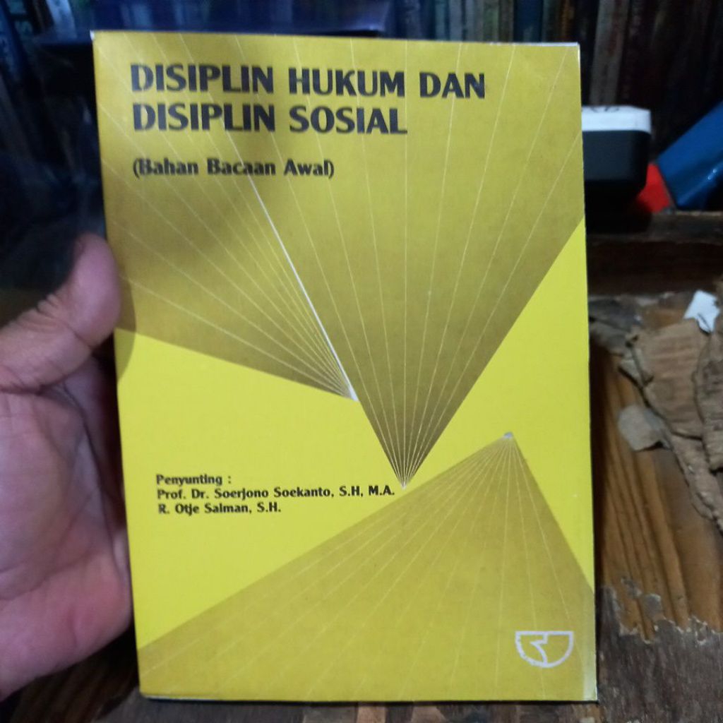 Buku DISIPLIN HUKUM DAN DISIPLIN SOSIAL (Bahan Bacaan Awal)