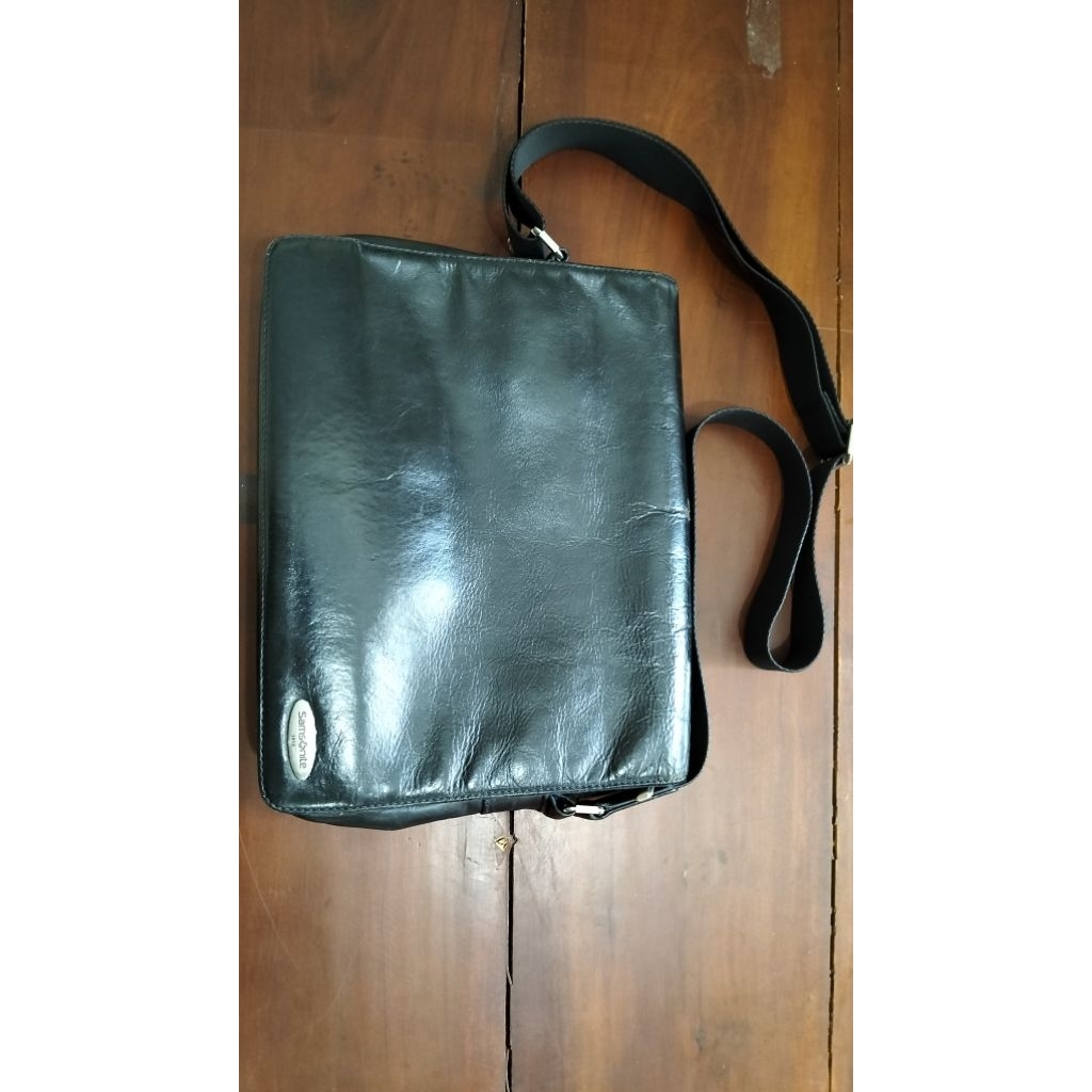 Tas Samsonite Leather Black Sling Bag Magnet