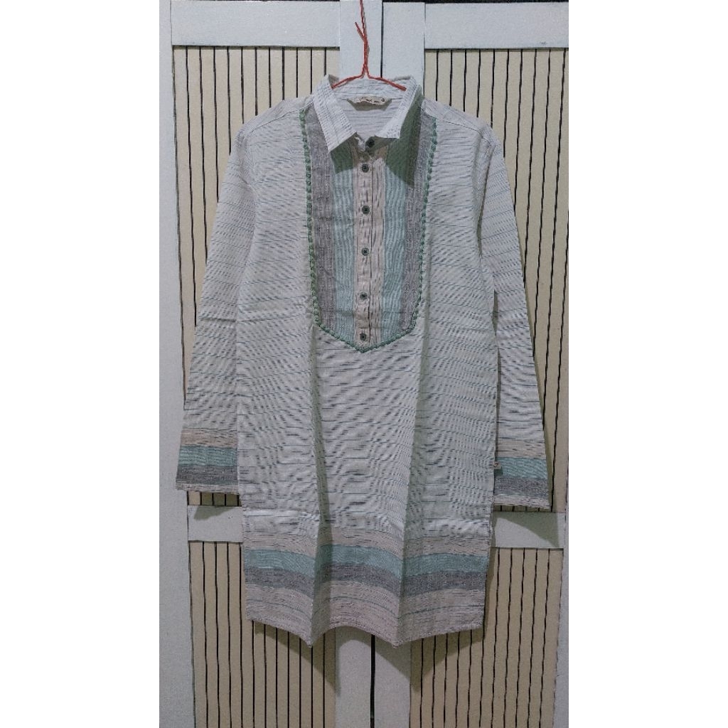 (Preloved) Baju Atasan Kemeja Blouse Tunik Brand Triset