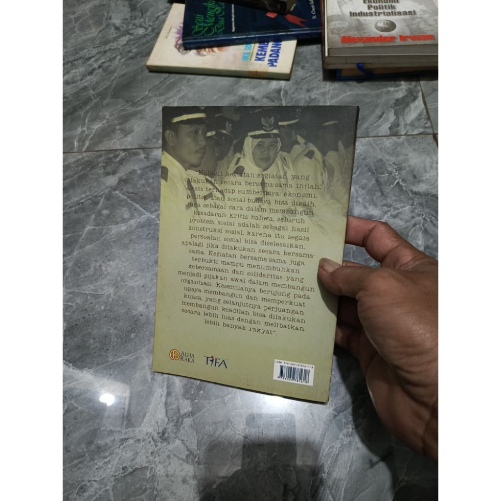 MENCETAK PEMIMPIN POLITIK DARI BAWAH-Muslimin Abdilla dkk-C2