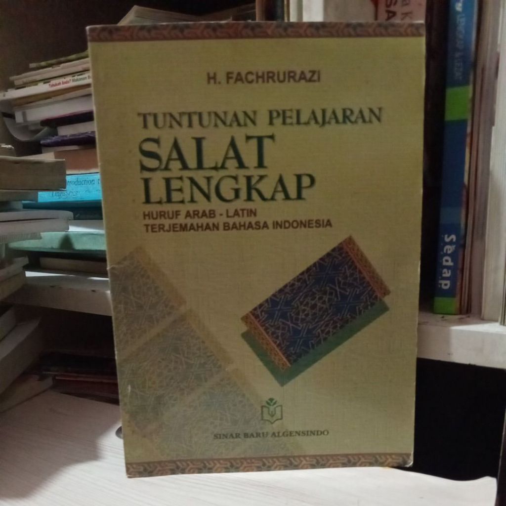 buku tuntunan pelajaran salat lengkap#meja