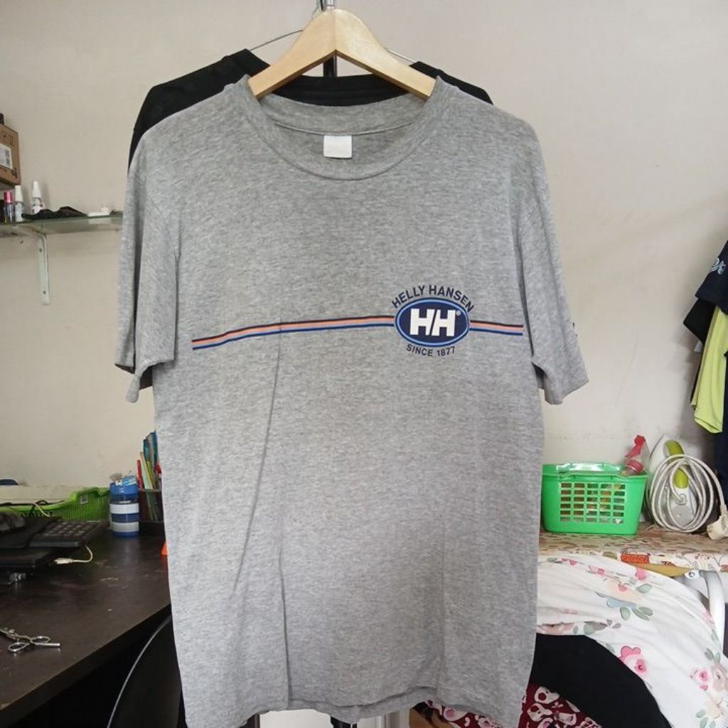 Kaos katun warna abu kerah kencang HELLY HANSEN second Original built up tanpa jahitan samping size 