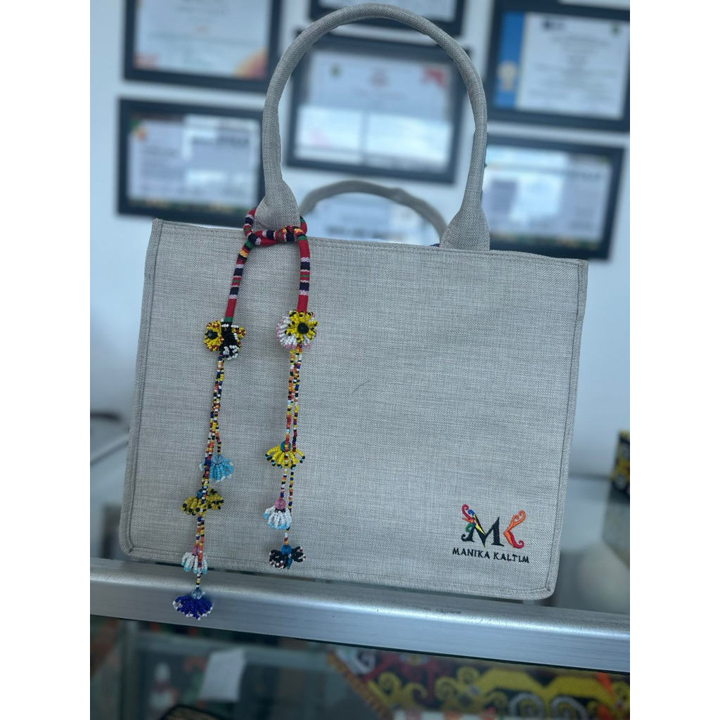 Manika Kaltim - Hand Bag With Aksesoris Tas Tenun Manika Dayak kalimantan