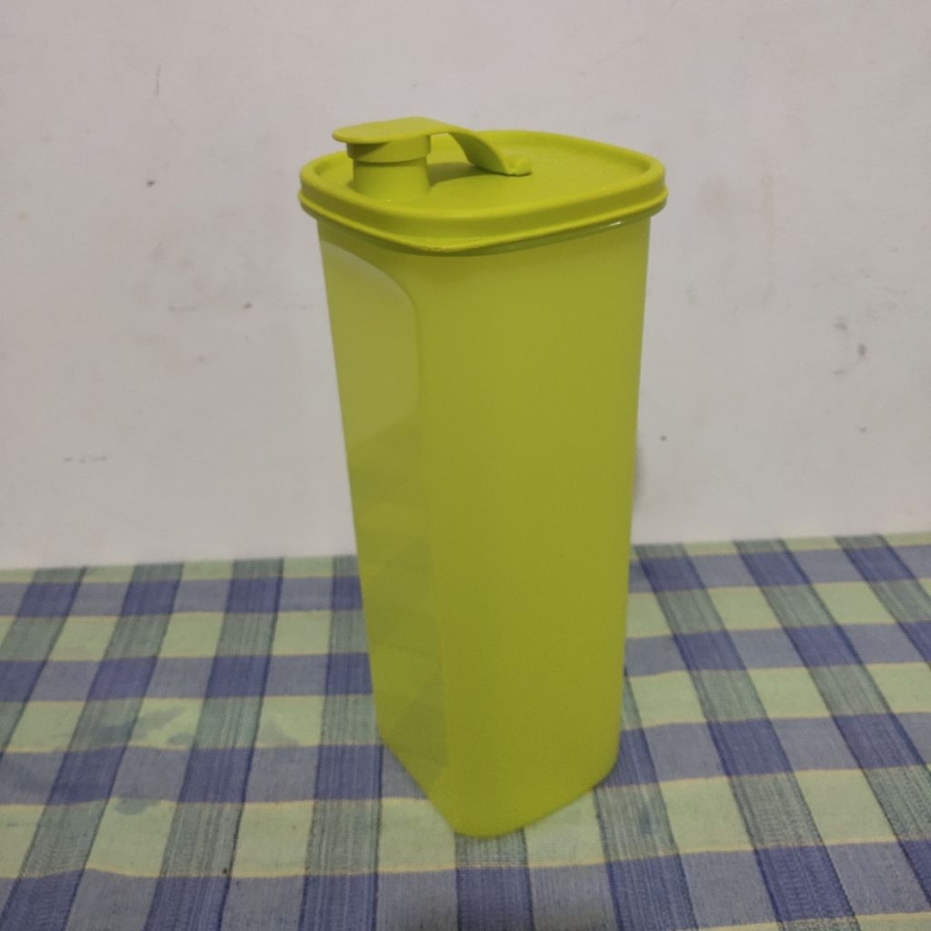 Tupperware Slim Line 2L Botol Minum 2L