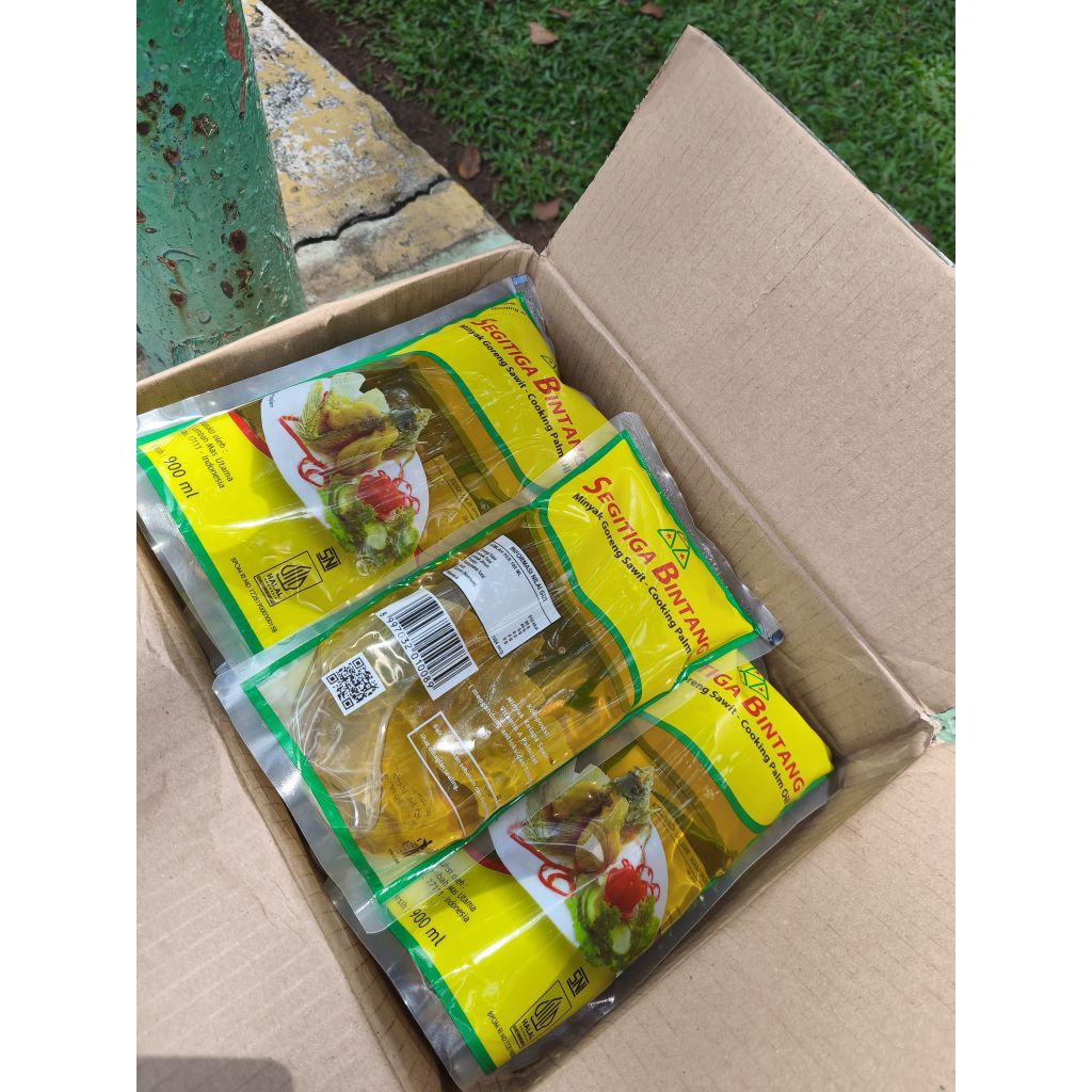 Minyak refill segitiga bintang isi 6 minyak goreng kelapa sawit