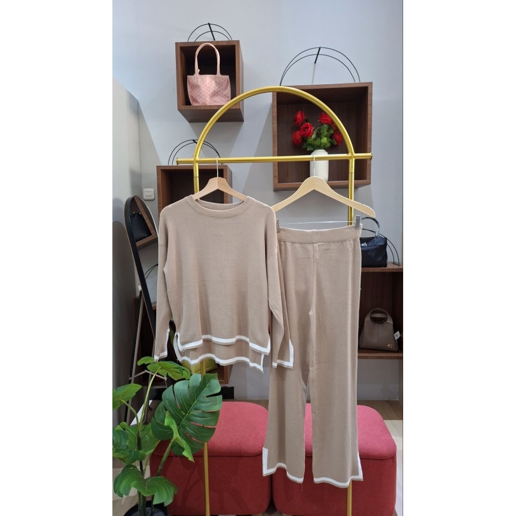 One Set Celana Motif Rajut