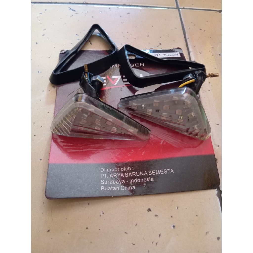 Lampu Sein Tempel Segitiga Lampu Sein Vering Motor Universal Ninja R15 Cbr 150 GSX 150