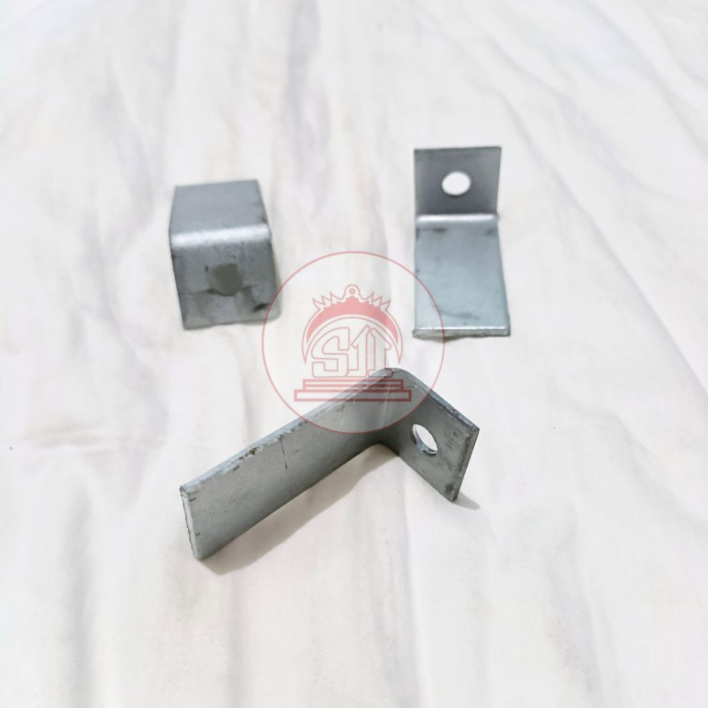 Angle Clip Bracket Hollow Gypsum – Besi Siku Galvanis Anti Karat untuk Konstruksi