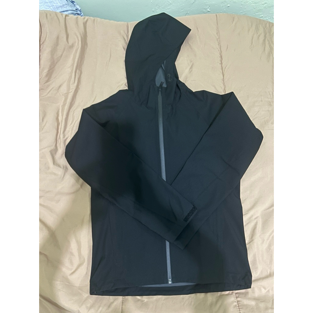 Uniqlo Blocktech Hitam Size XS Preloved