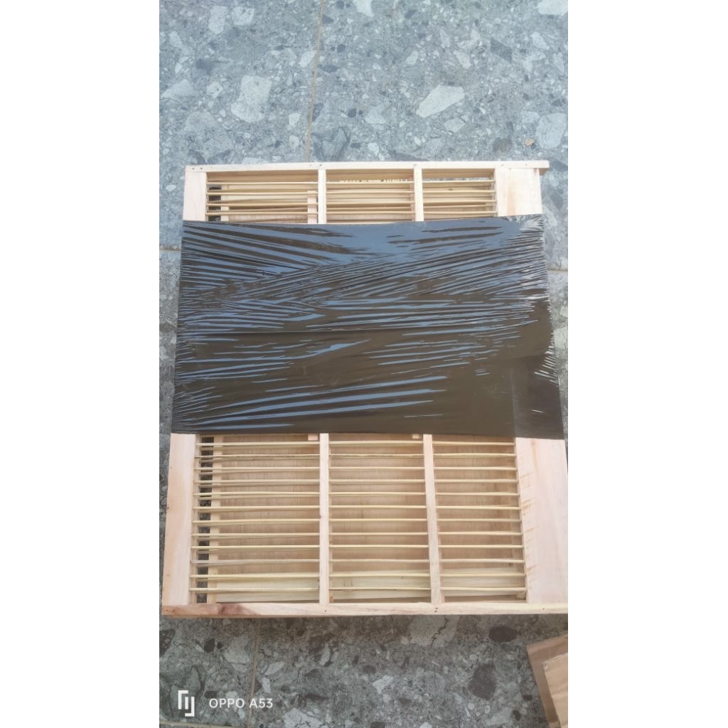 Sangkar ternak burung kenari ambrukan