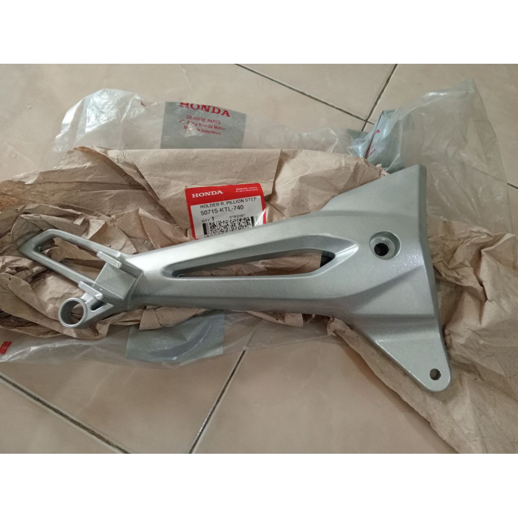50715-KTL-740 holder R pillion step belakang supra fit new fit s fit x original step besi belakang h