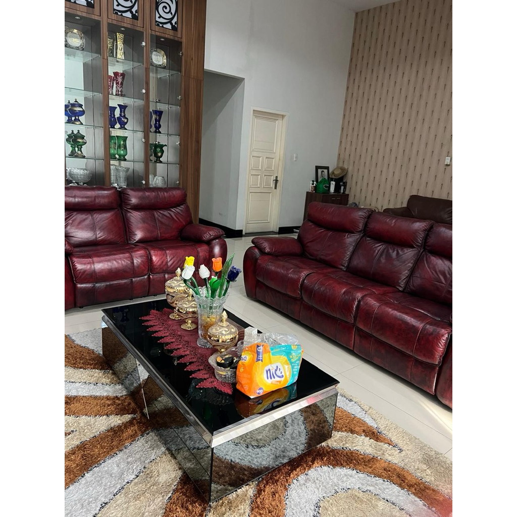 Sofa Ruang tamu mewah elegan dan set meja makan mewah elegan Medan