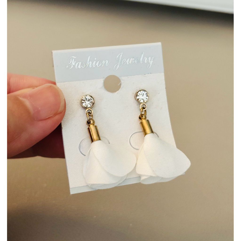 [READY] Anting Tusuk Wanita Bunga Mutiara Juntai Panjang Berlian