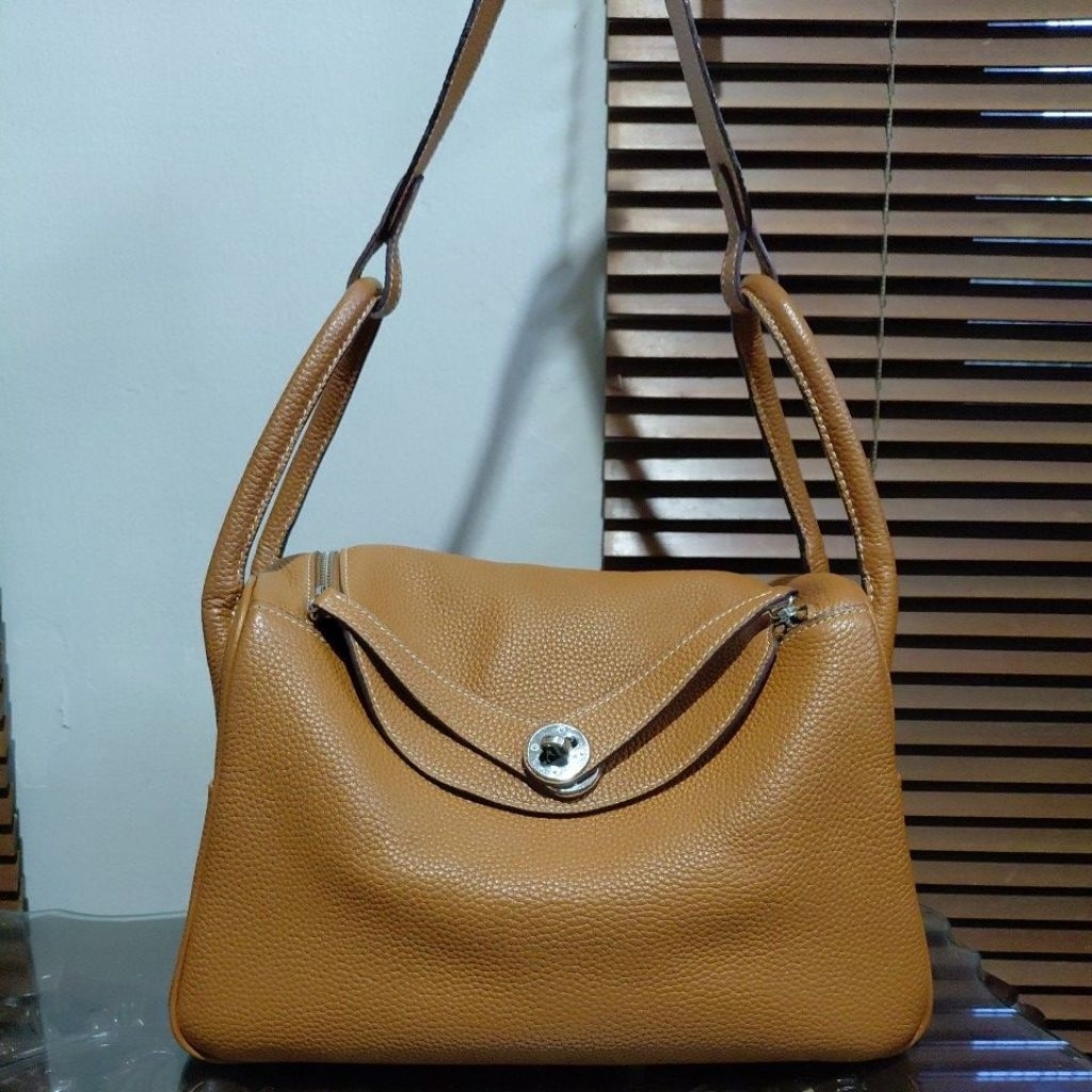 tas preloved / second lindi warna gold clemente size 30