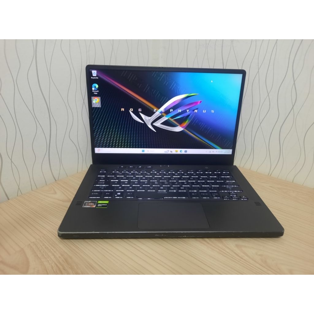 ASUS ROG ZEPHYRUS G14  RYZEN 7-4800HS RAM 16GB/SSD 512 GTX 1650 4GB