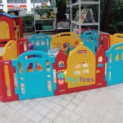 [Preloved] Dwinguler Castle Playroom Fence
