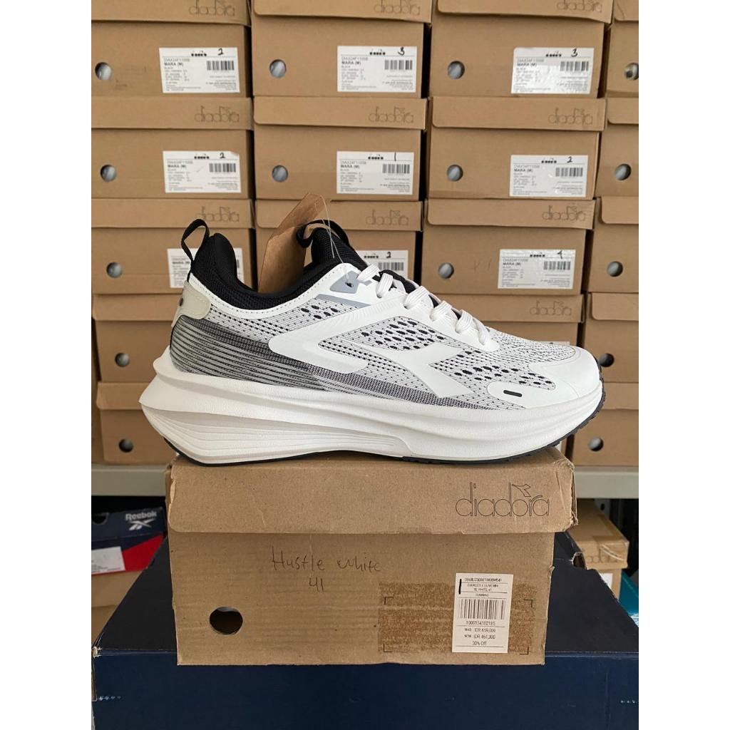 Diadora Hustle White Men Shoes Original