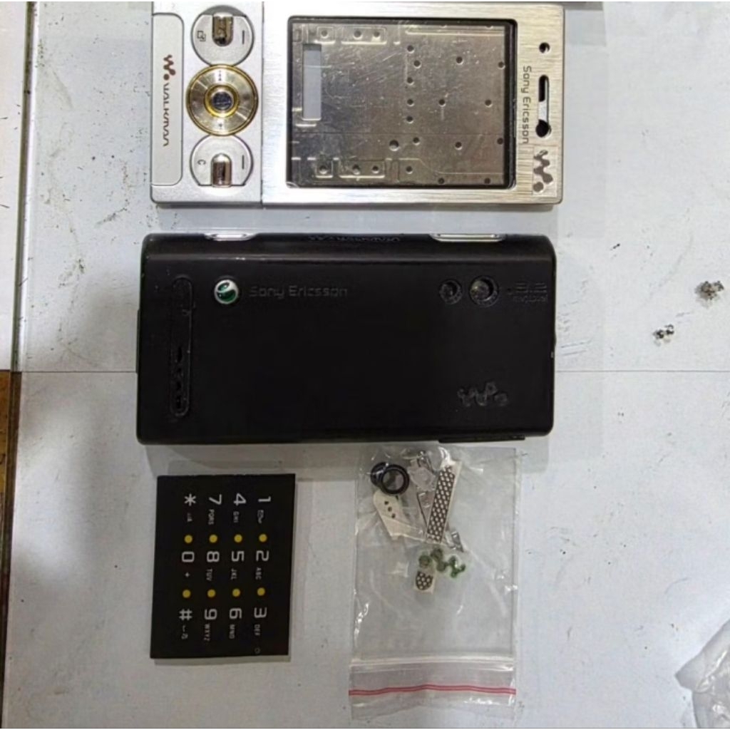 Casing Sony Ericsson W705 SILVER OC