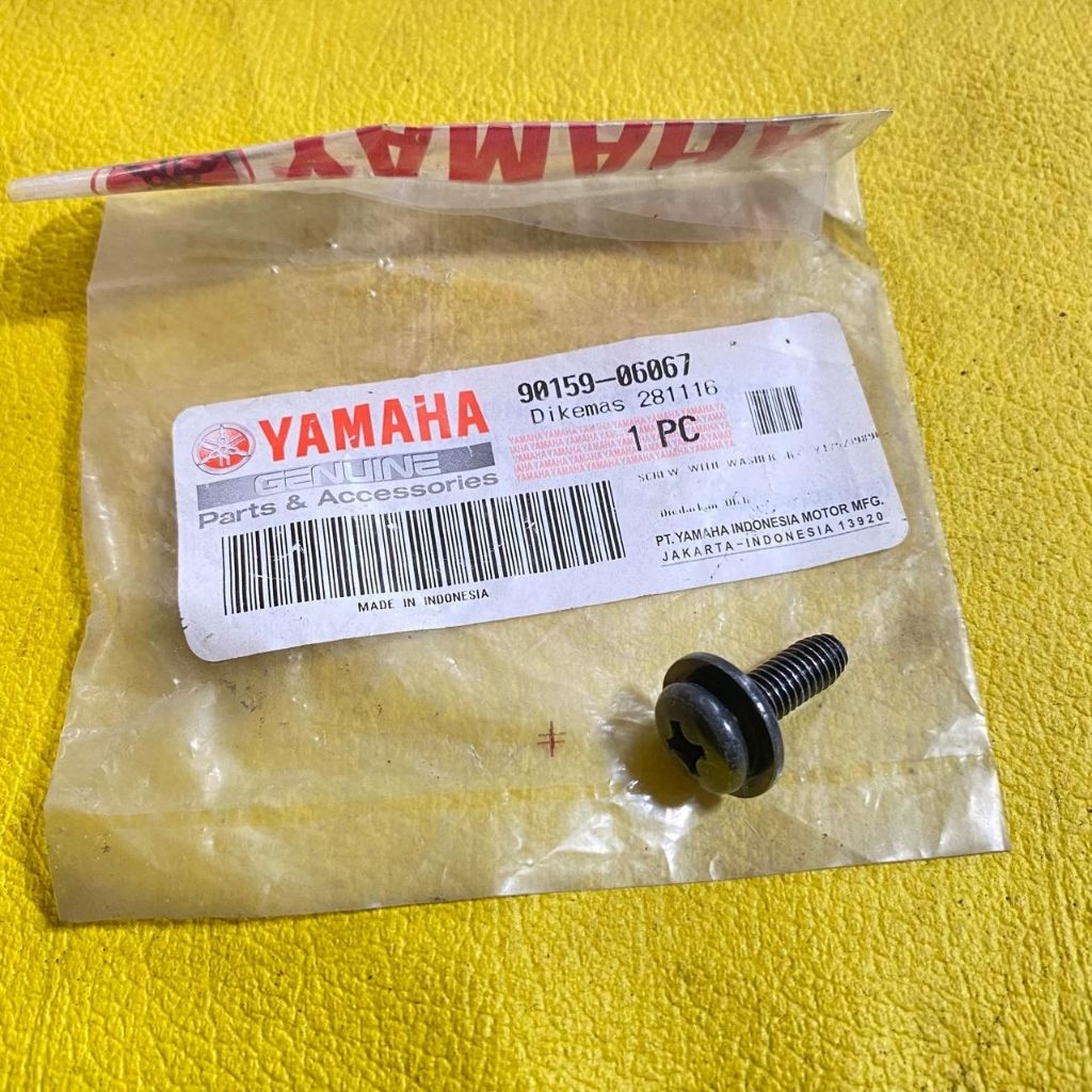baut cover body penutup tangki Yamaha fiz r jupiter z original ygp 90159-06067