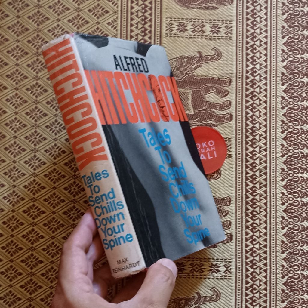 Buku Alfred Hitchcok Tales to Send Chills Down Your Spine naskah thriller crime dan horor