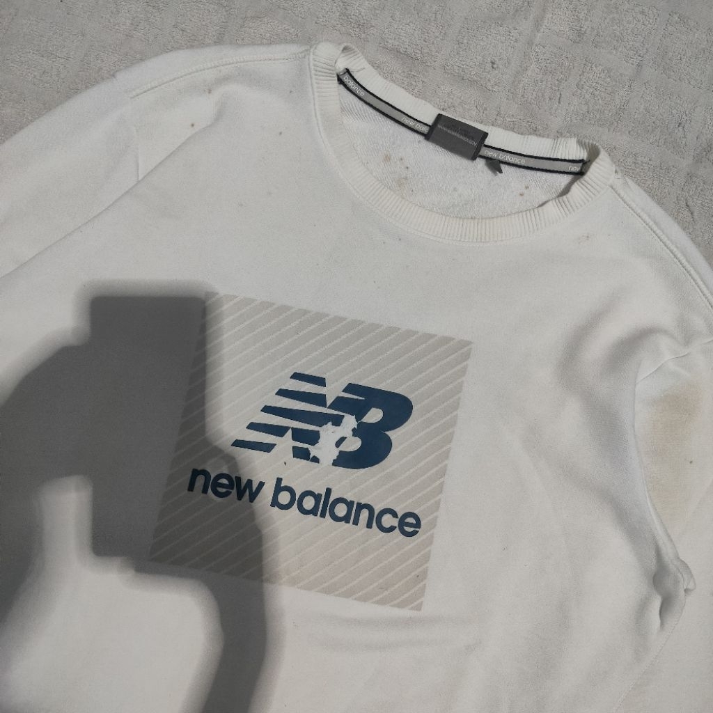 Crewneck New Balance Putih (L / ld 114)