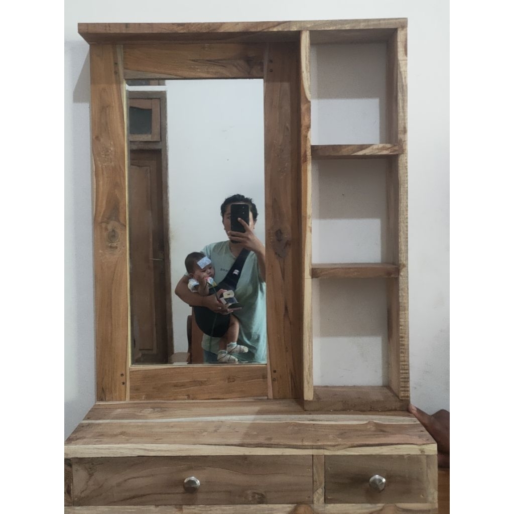 meja rias tempel dinding