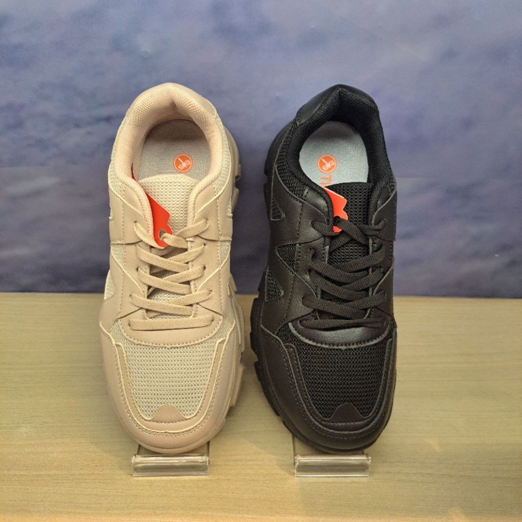 Sepatu sneaker wanita TRISET