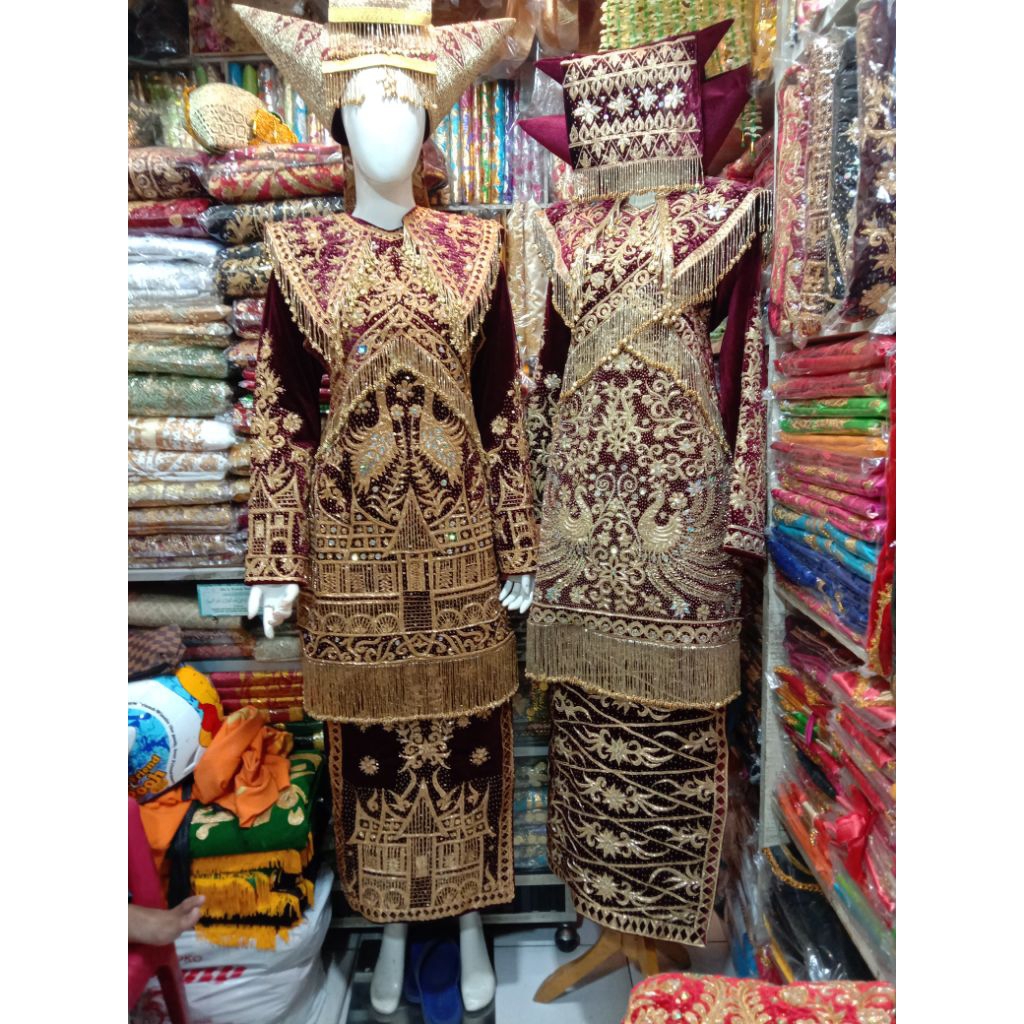 Baju Pengantin Bludru Payet Jepang (Istimewa)