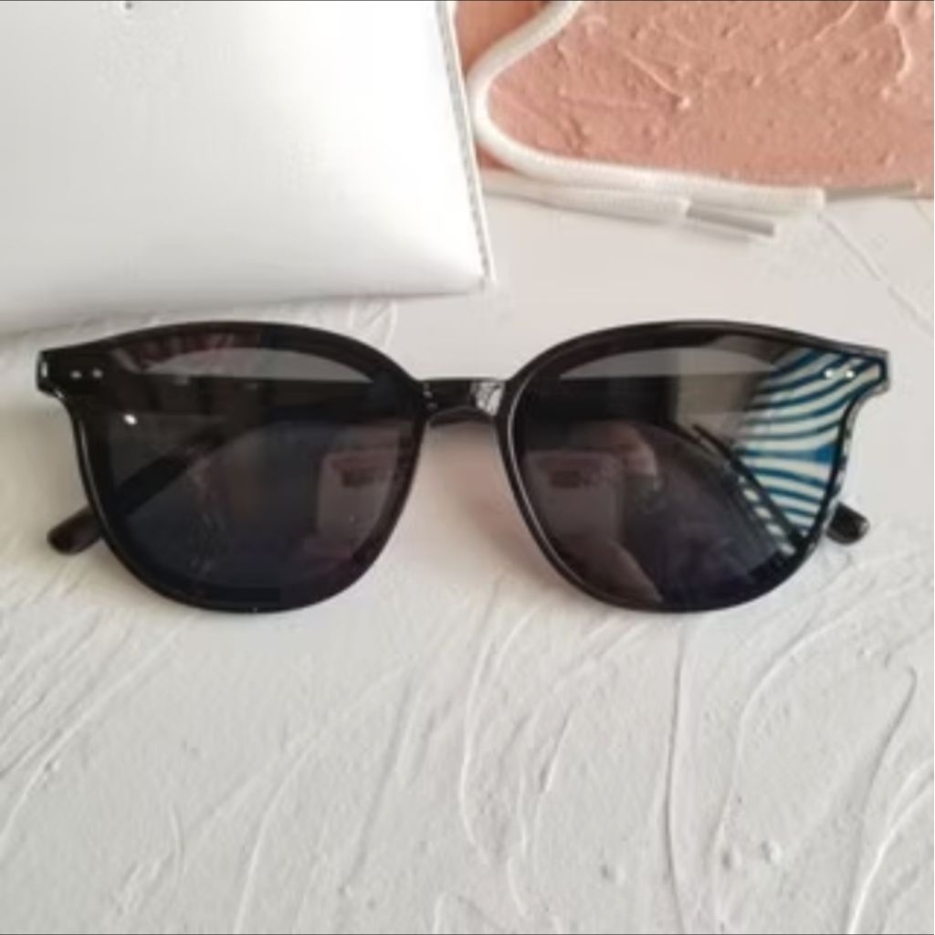 kacamata Hitam Wanita Keren Pas Diwajah