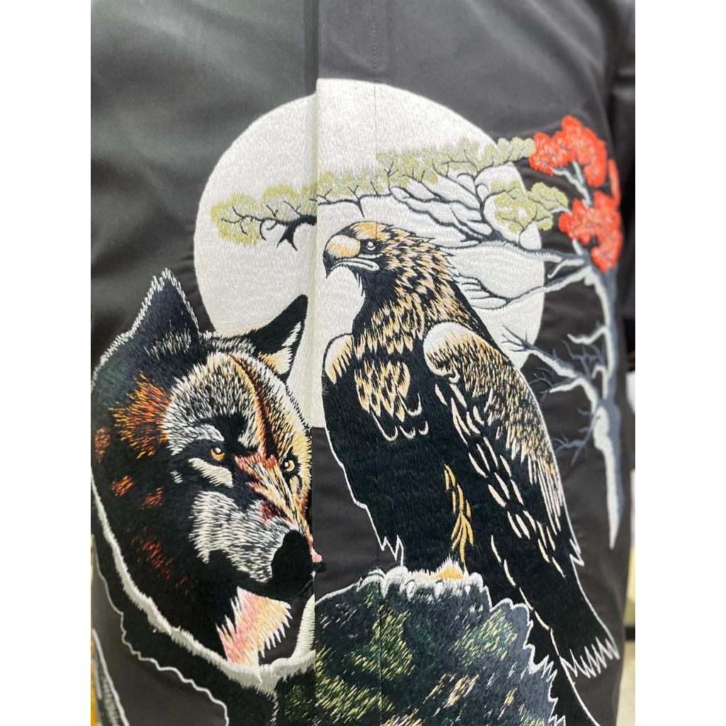 KEMEJA LENGAN PENDEK BORDIR MOTIF SERIGALA BURUNG