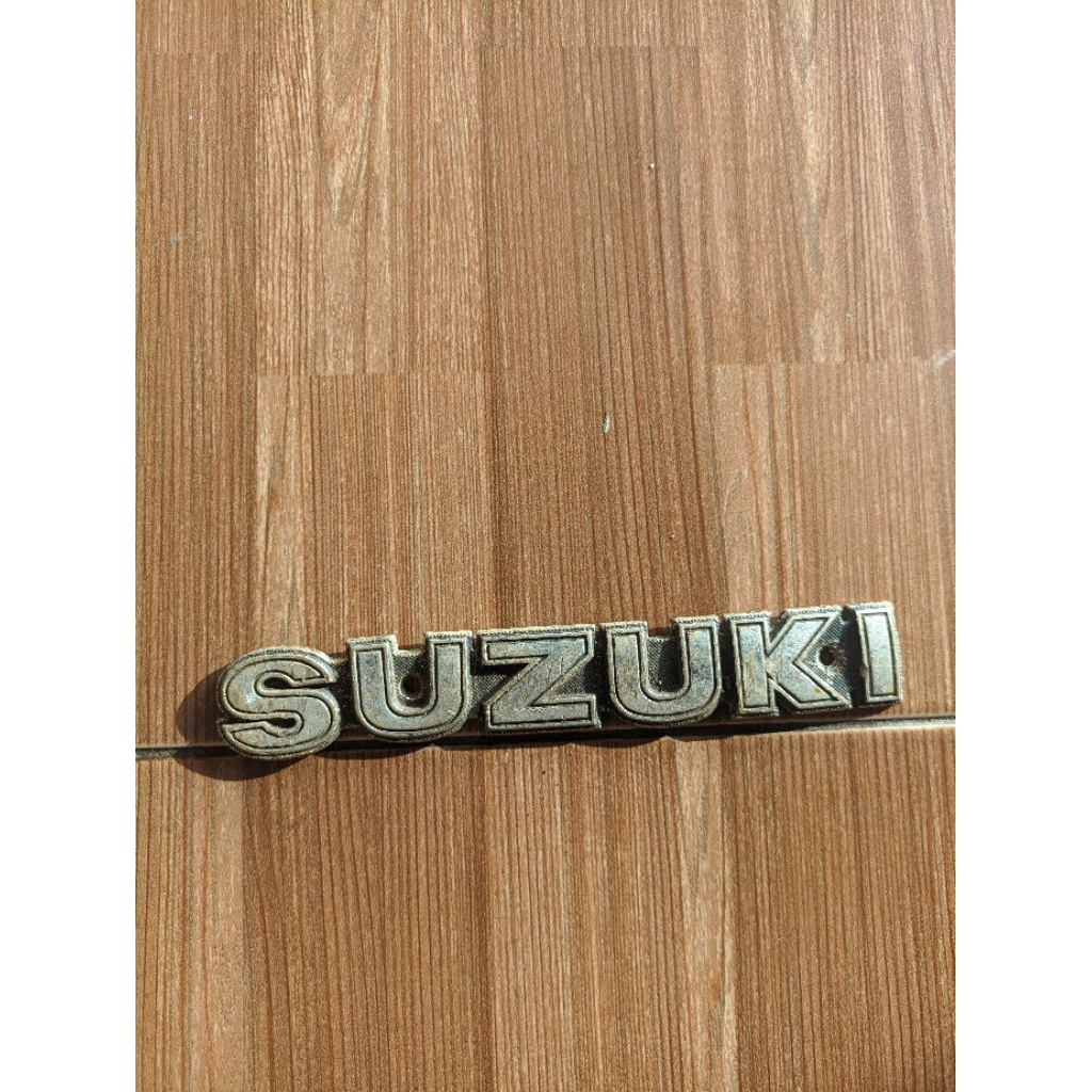 EMBLEM SUZUKI A100 ORIGINAL COPOTAN MOTOR