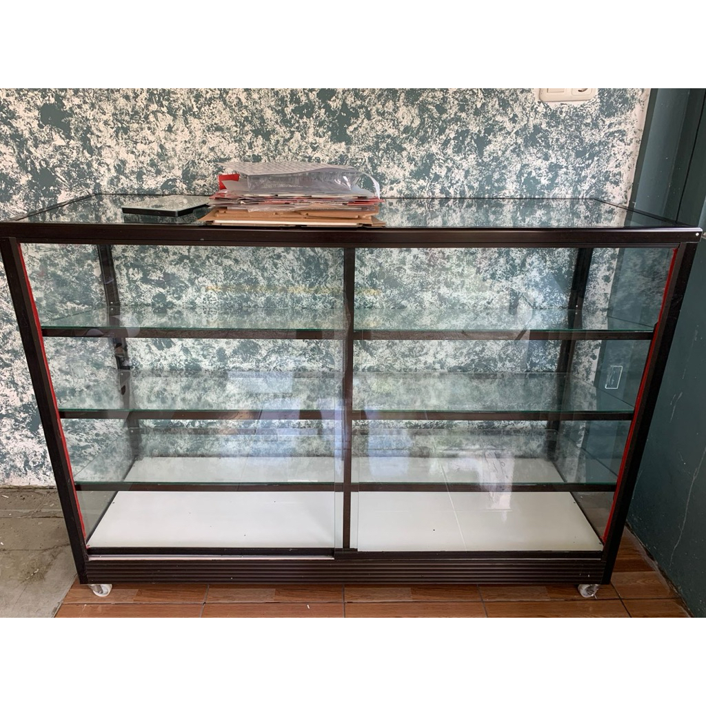 Etalase Kaca Bekas Bakery