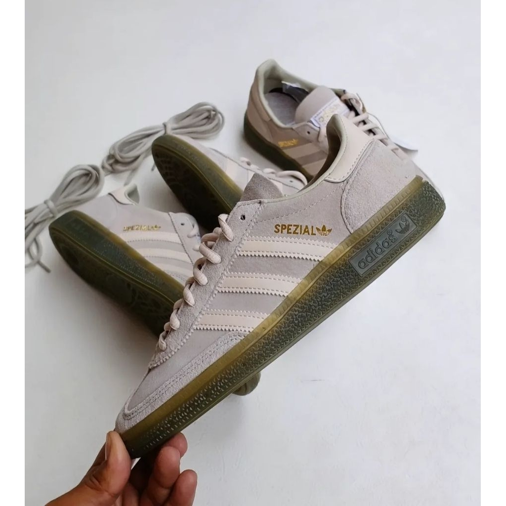 SEPATU SNEAKERS CASUAL ADIDAS HANDBALL SPEZIAL PUTTY GREY ORIGINAL 100% BNIB RESMI