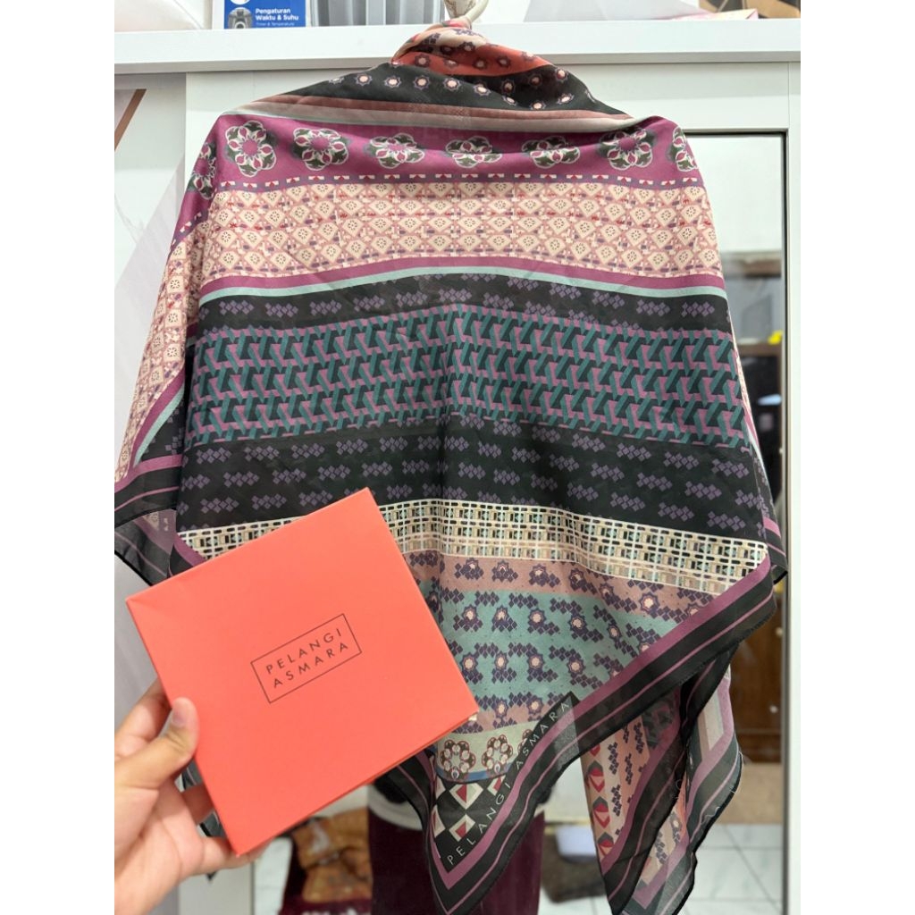 Pelangi Asmara scarf preloved