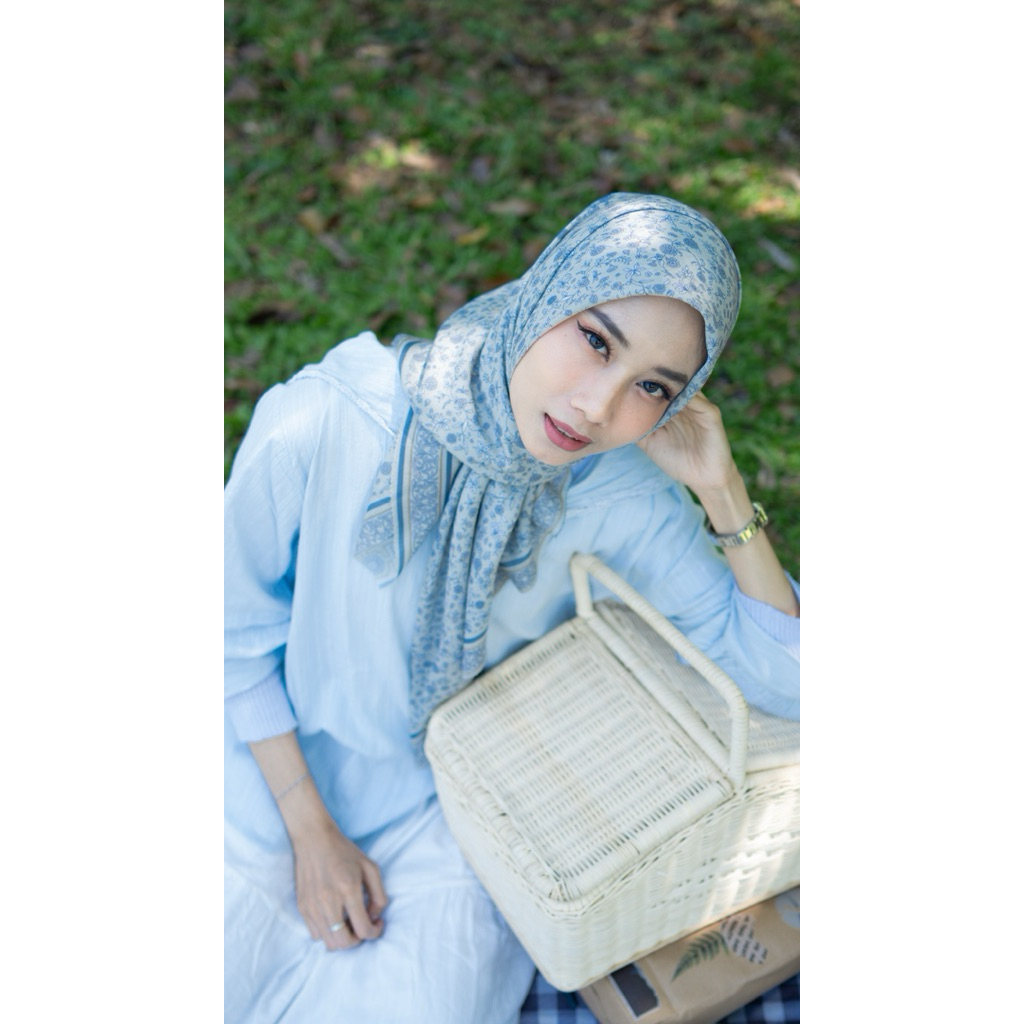 Hijab Segiempat Motif Flowy