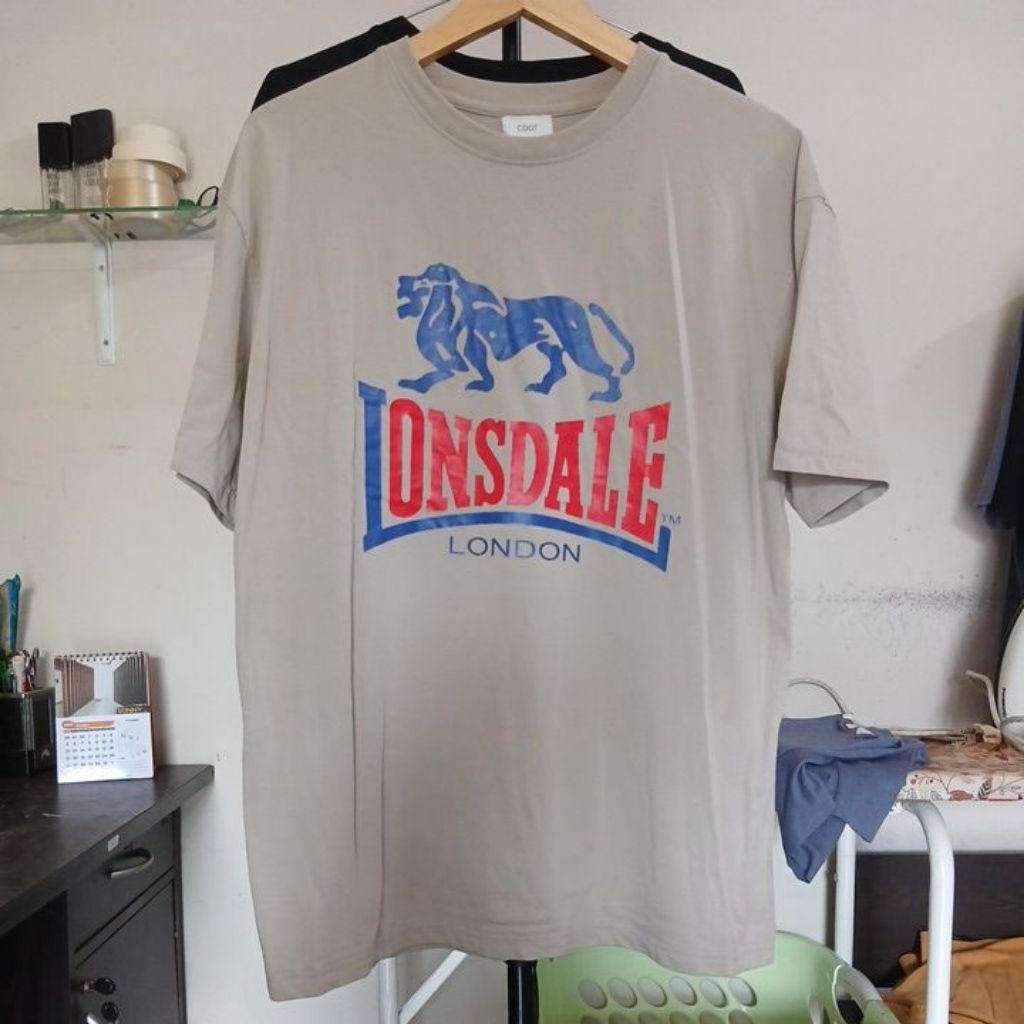 Kaos katun tebal warna cream COOR X LONSDALE second size XL ld 116cm Pjg 72cm mulus no minus