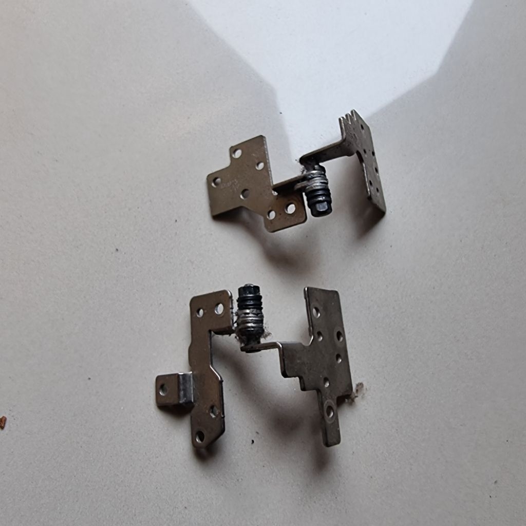 Jual cepat Engsel dudukan penyangga lcd engsel penghubung kesing atas leptop / notebook Asus X441N O