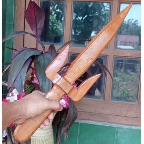 TRISULA KAYU - TRISULA MAINAN - TRISULA PERAGA - MAINAN TRISULA - TRISULA KOLEKSI - SENJATA TRISULA 