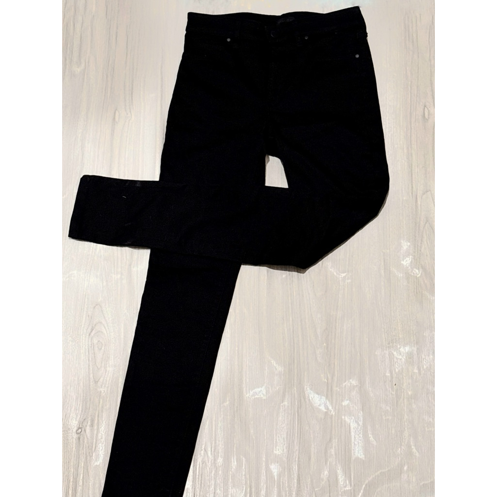 Jeans Uniqlo Skiny Wanita