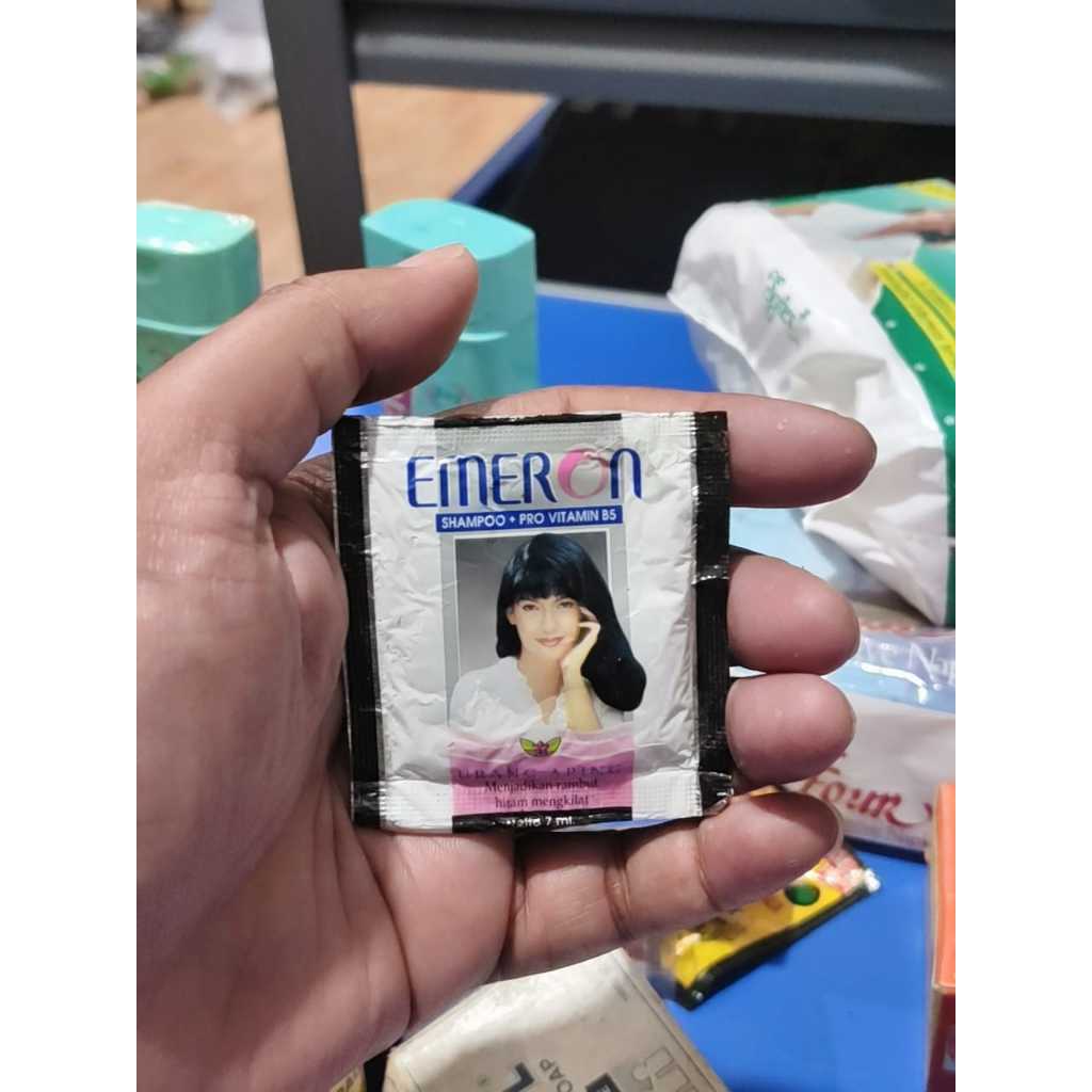 PAJANGAN CAFE KOLEKSI LANGKA PRODUK JADUL EMERON IMUT