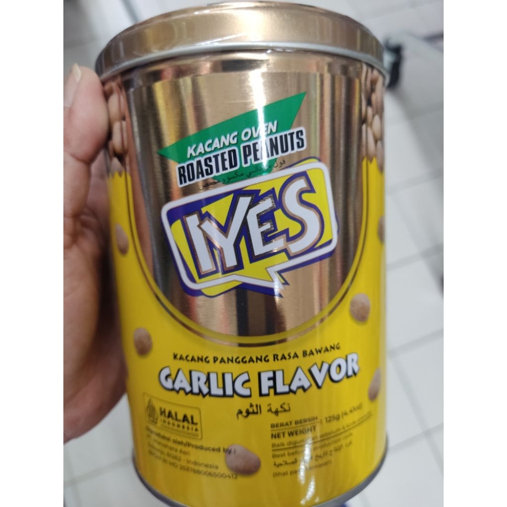 iyes kacang garlic flavor 125 gr kaleng