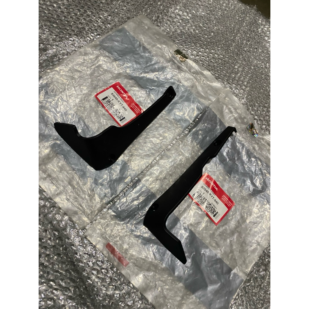 GUARD L DUST  guard R dust COVER SEBELAH TANGKI KIRI kanan HONDA SCOOPY KARBU CARBU ORIGINAL ORI 836