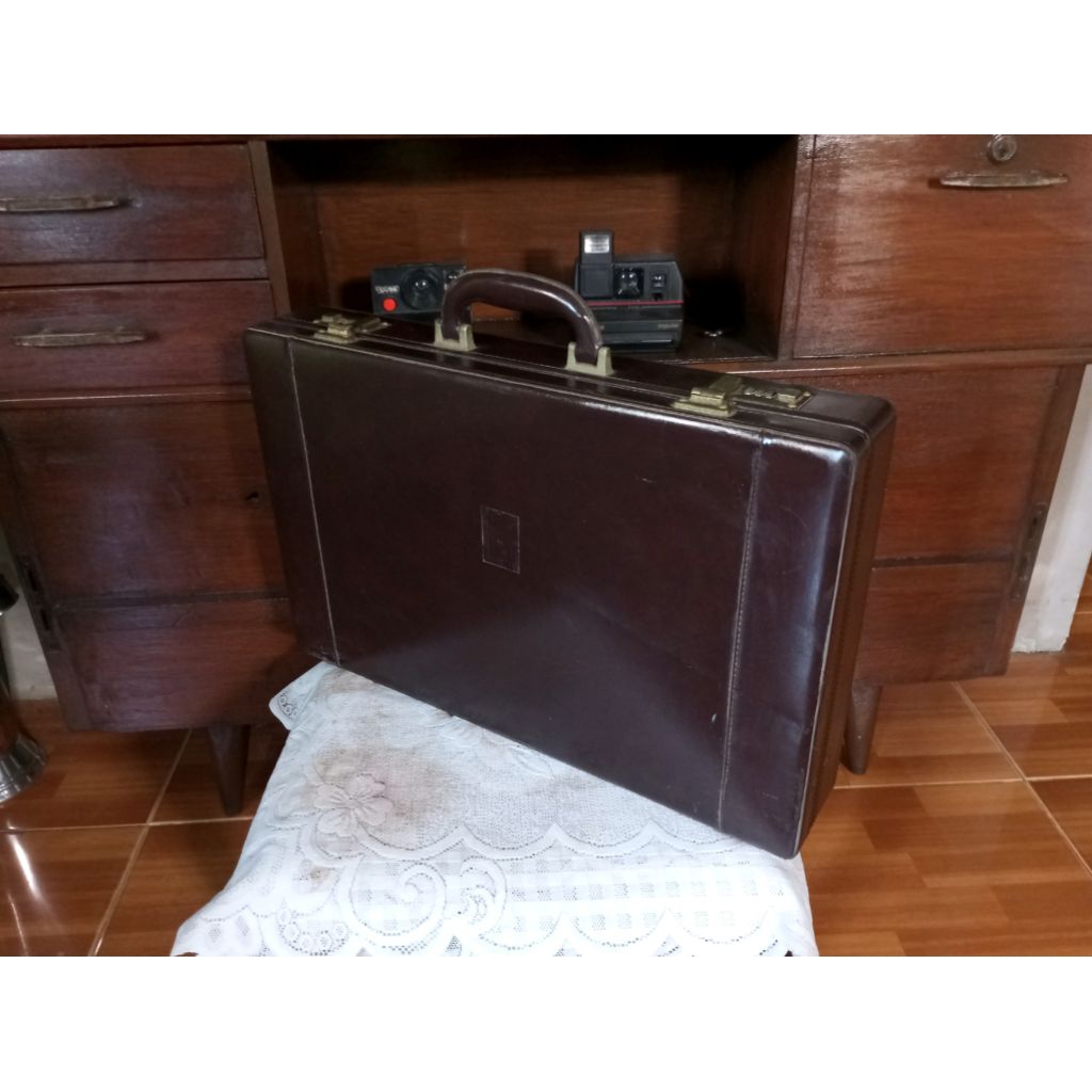 Koper  Kulit Jadul Antik Vintage lawas Dekorasi Tua Kuno Retro